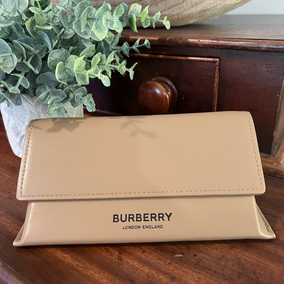 Burberry Accessories - New Burberry Glasses Case with Cleaning Cloth